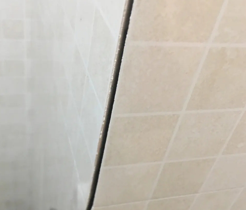 吕梁市瓷砖空鼓维修公司分享阳台瓷砖脱落的修复过程可以分为以下几个步骤