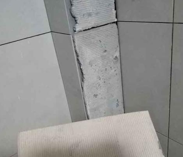 吕梁市瓷砖空鼓维修公司分享下厨房瓷砖脱落的补救措施。